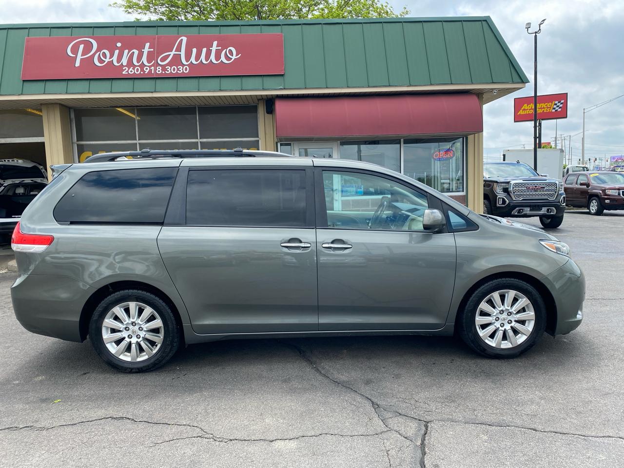 Toyota Sienna Limited AWD 7-Passenger V6 2012