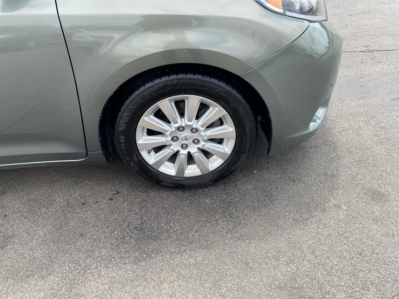 Toyota Sienna Limited AWD 7-Passenger V6 2012