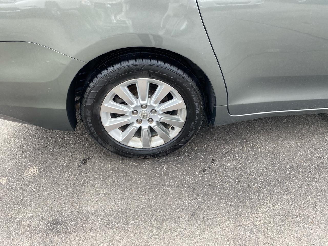 Toyota Sienna Limited AWD 7-Passenger V6 2012