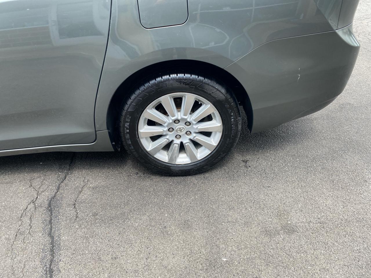 Toyota Sienna Limited AWD 7-Passenger V6 2012