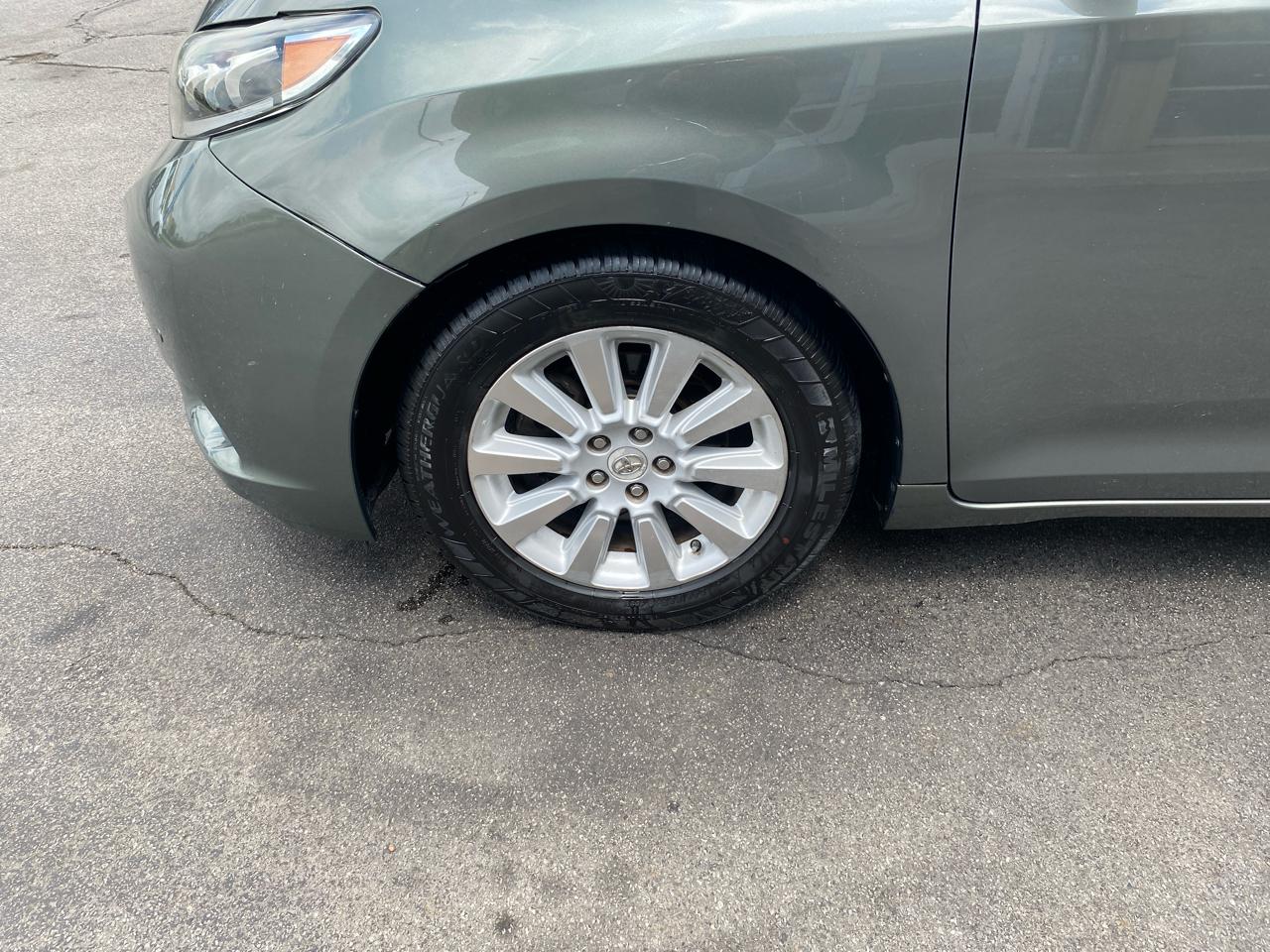 Toyota Sienna Limited AWD 7-Passenger V6 2012
