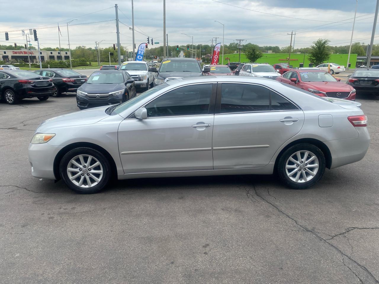 Toyota Camry Base 6-Spd AT 2011