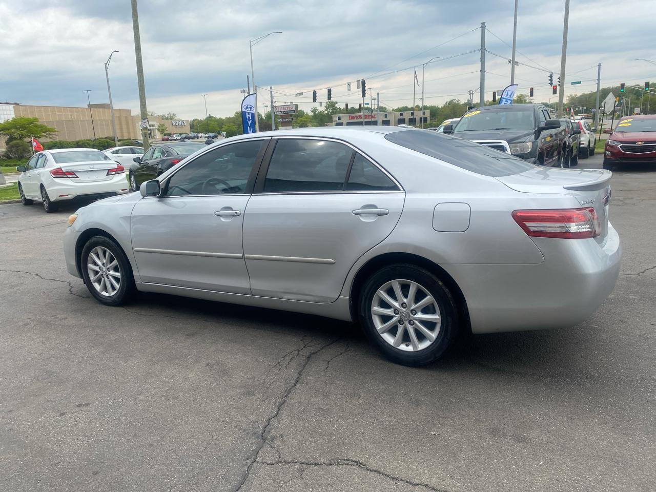Toyota Camry Base 6-Spd AT 2011