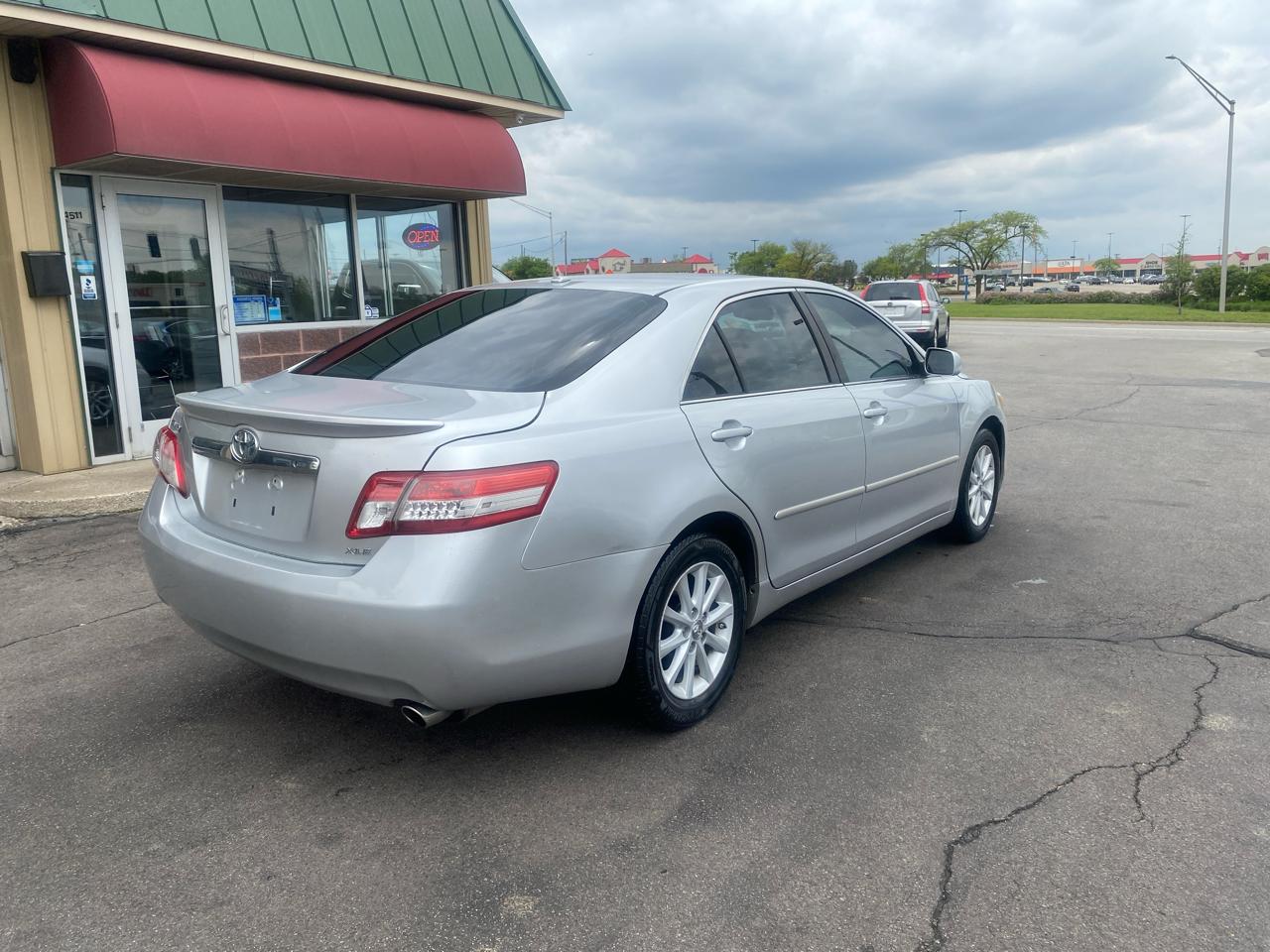 Toyota Camry Base 6-Spd AT 2011