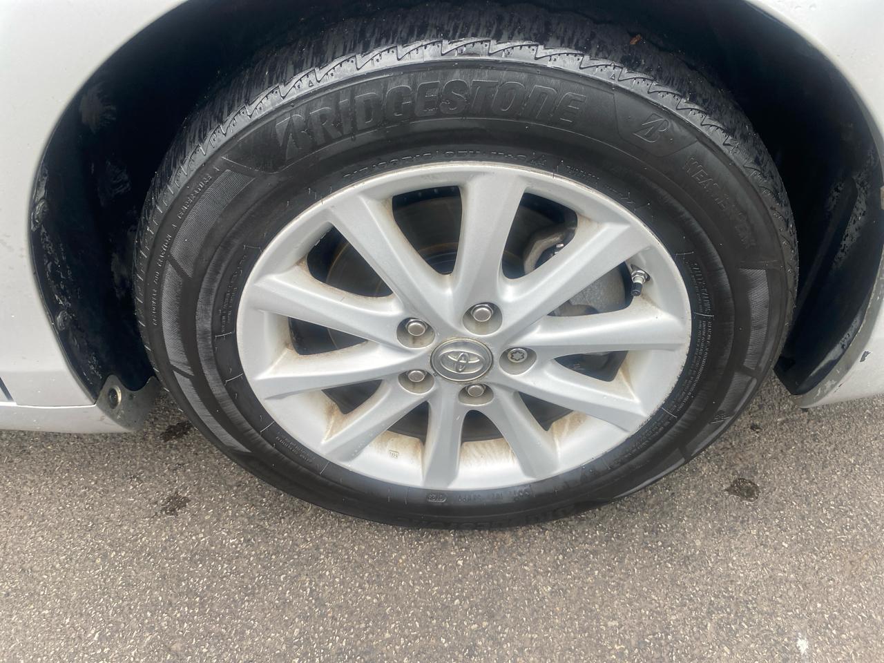 Toyota Camry Base 6-Spd AT 2011
