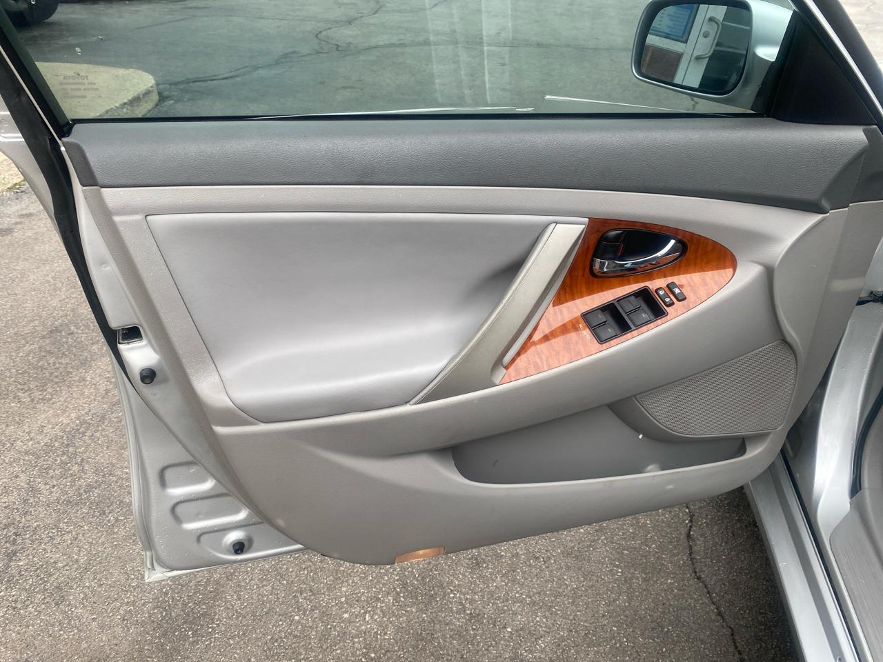 Toyota Camry Base 6-Spd AT 2011