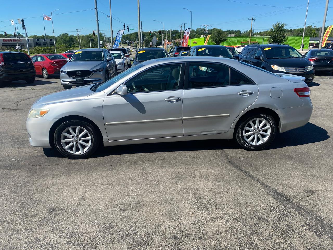 Toyota Camry Base 6-Spd AT 2011