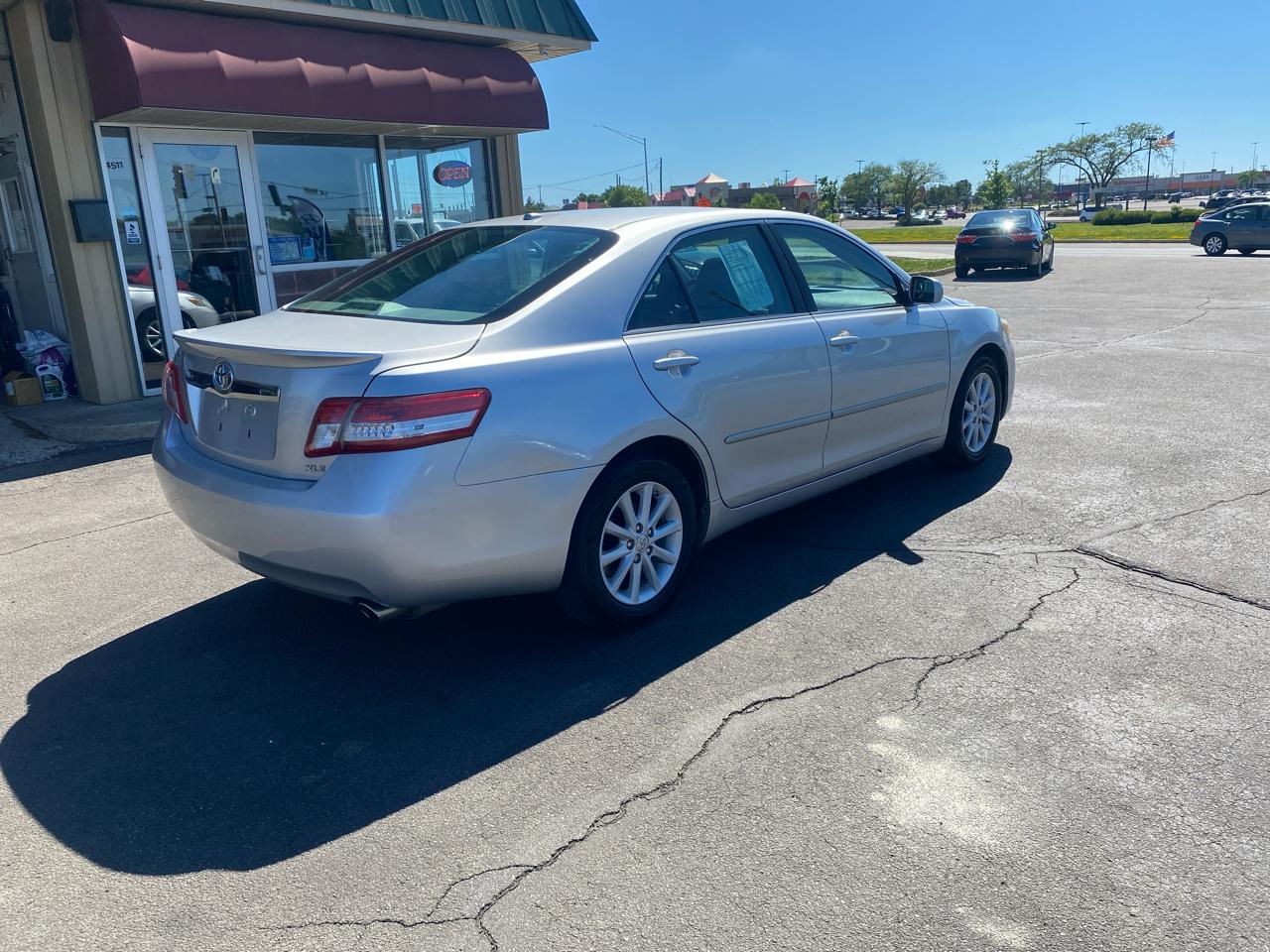Toyota Camry Base 6-Spd AT 2011