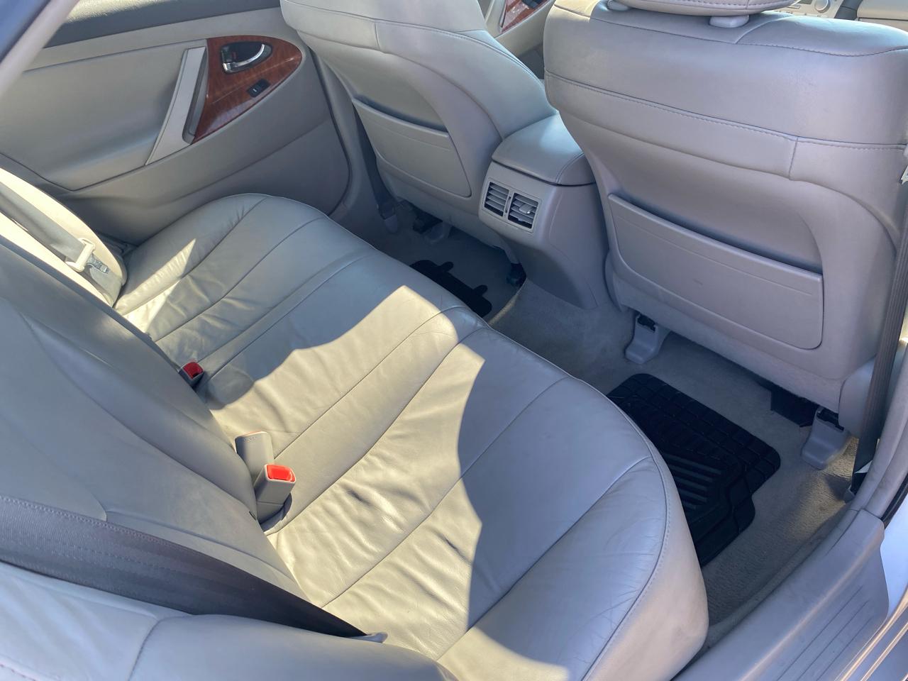 Toyota Camry Base 6-Spd AT 2011