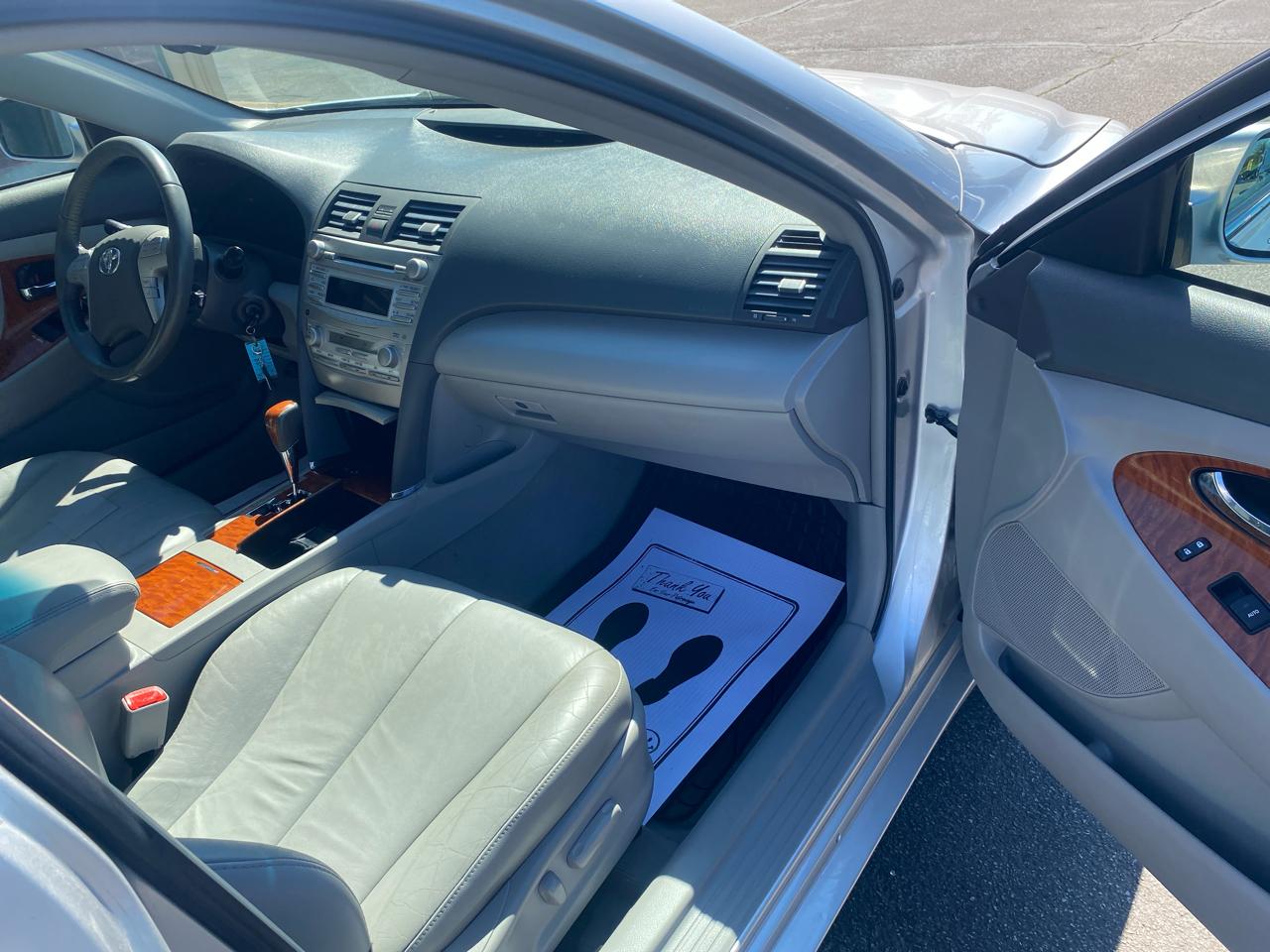 Toyota Camry Base 6-Spd AT 2011