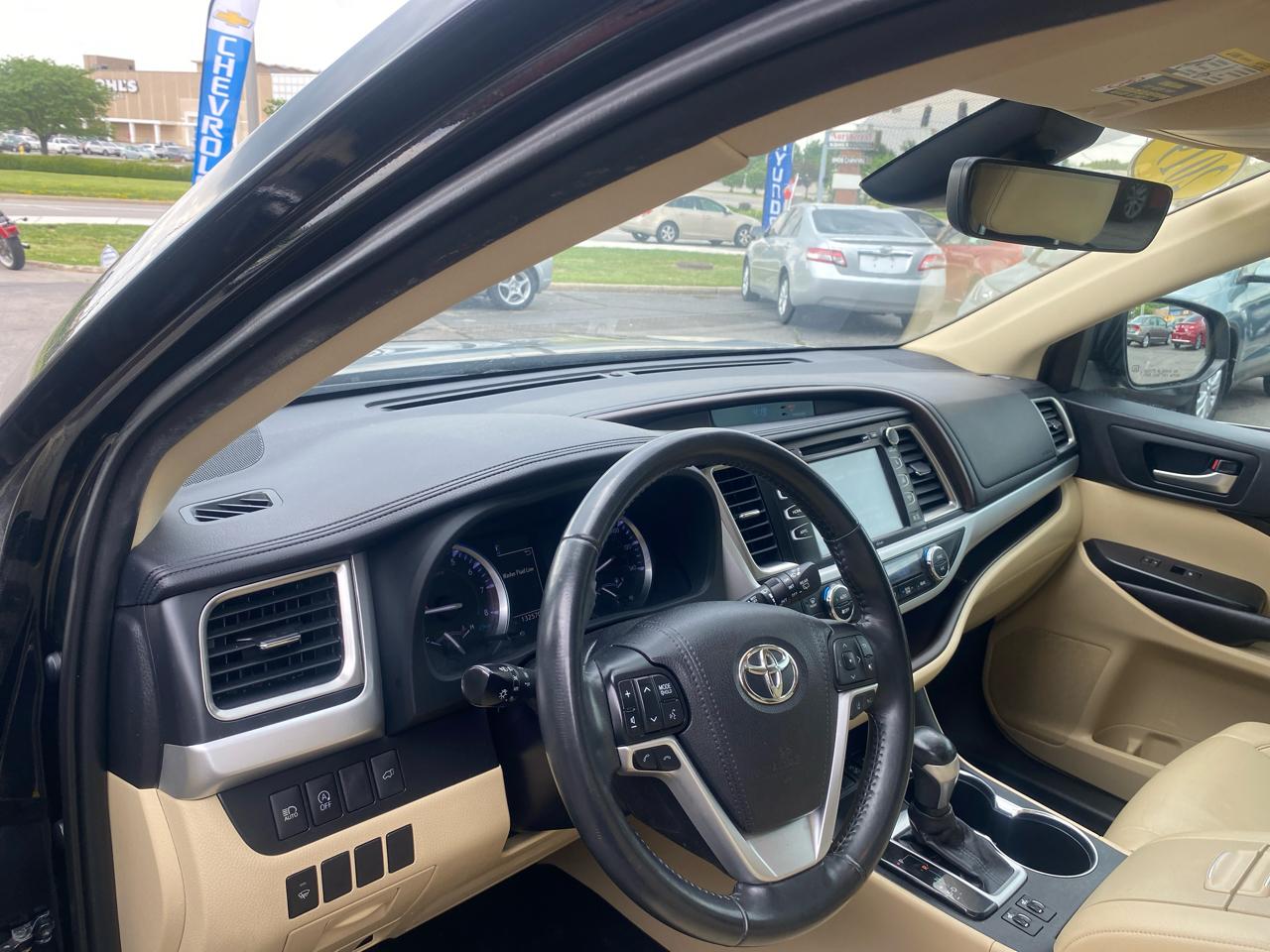 Toyota Highlander XLE AWD V6 2019