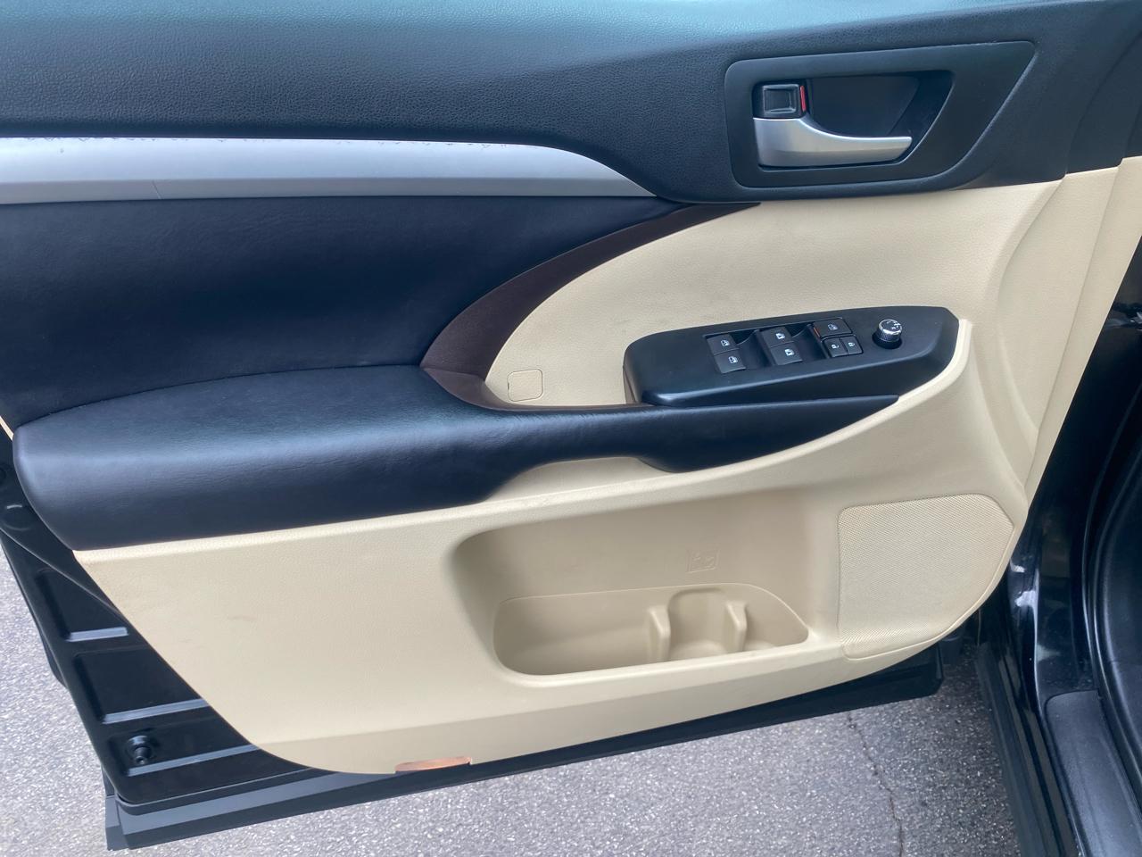 Toyota Highlander XLE AWD V6 2019