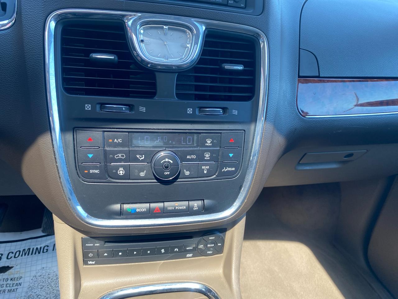 Chrysler Town & Country Limited 2012