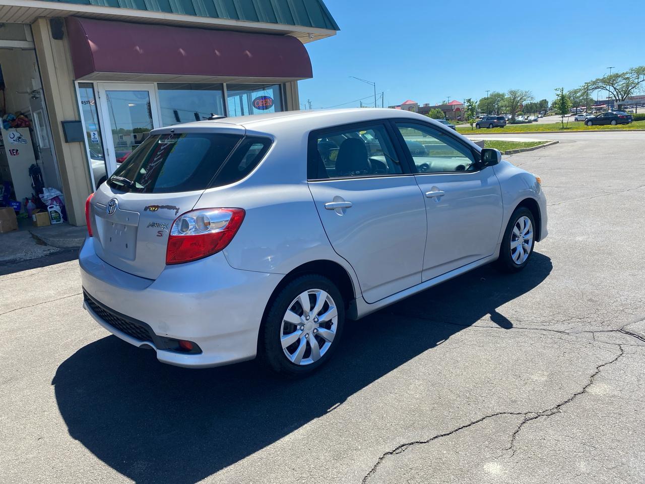Toyota Matrix S 5-Speed AT 2012