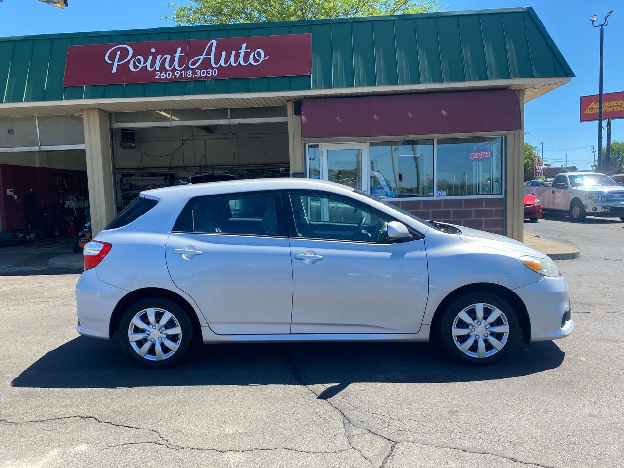 Toyota Matrix S 5-Speed AT 2012