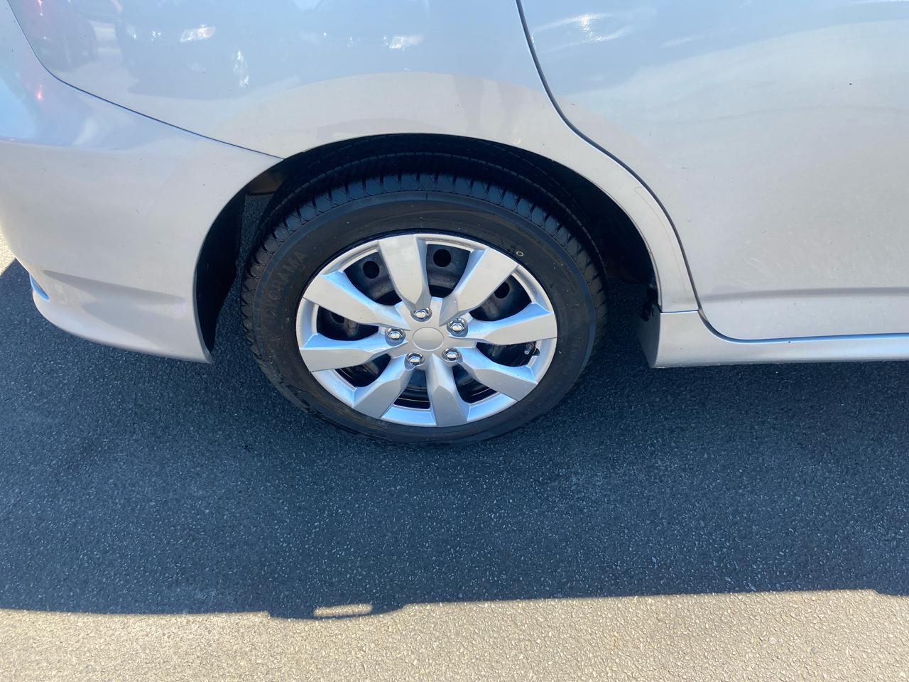 Toyota Matrix S 5-Speed AT 2012