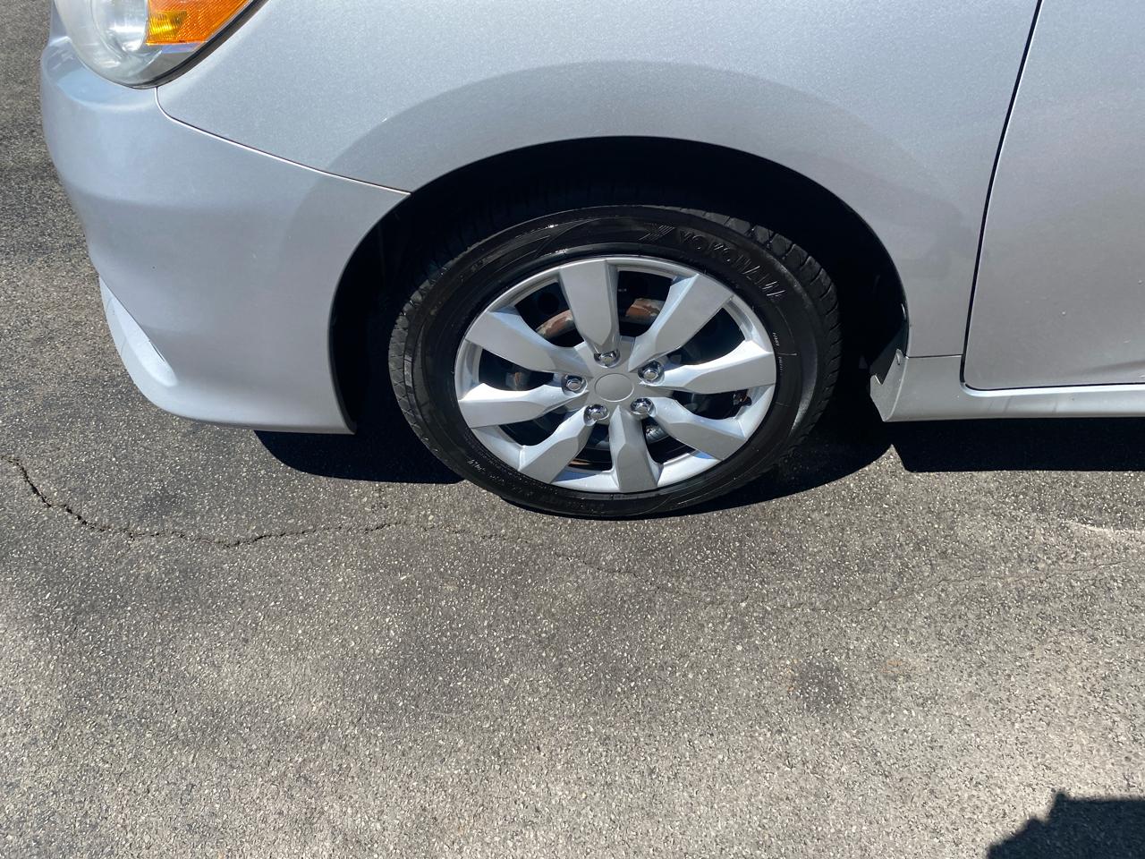 Toyota Matrix S 5-Speed AT 2012