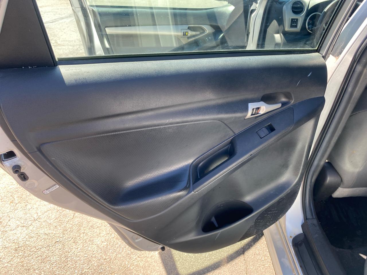 Toyota Matrix S 5-Speed AT 2012