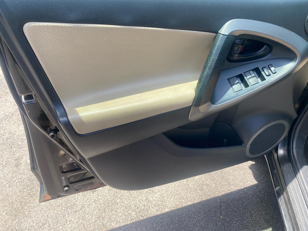 Toyota RAV4 Limited I4 4WD 2012