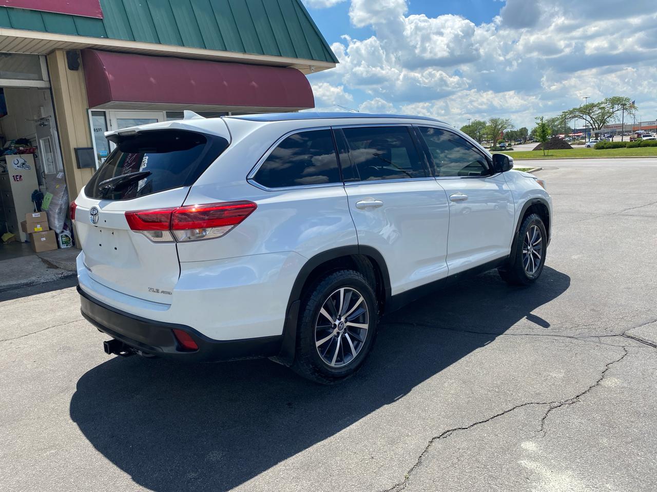 Toyota Highlander XLE AWD V6 2019