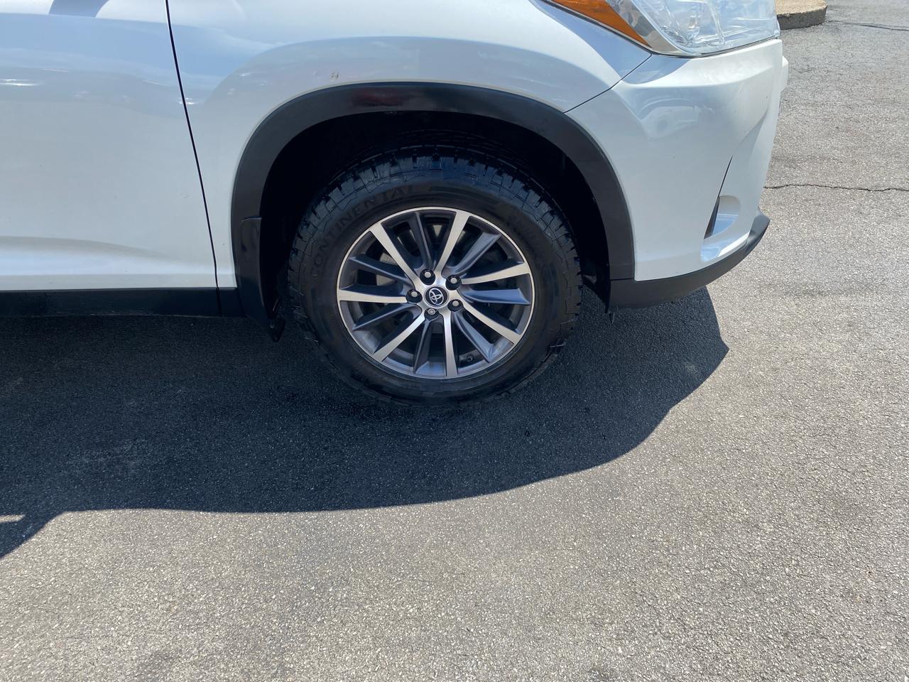 Toyota Highlander XLE AWD V6 2019