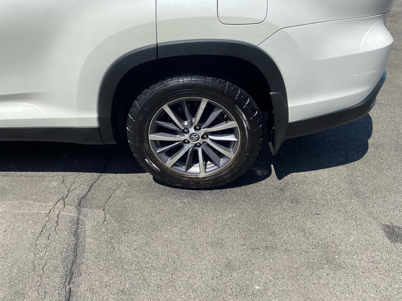Toyota Highlander XLE AWD V6 2019