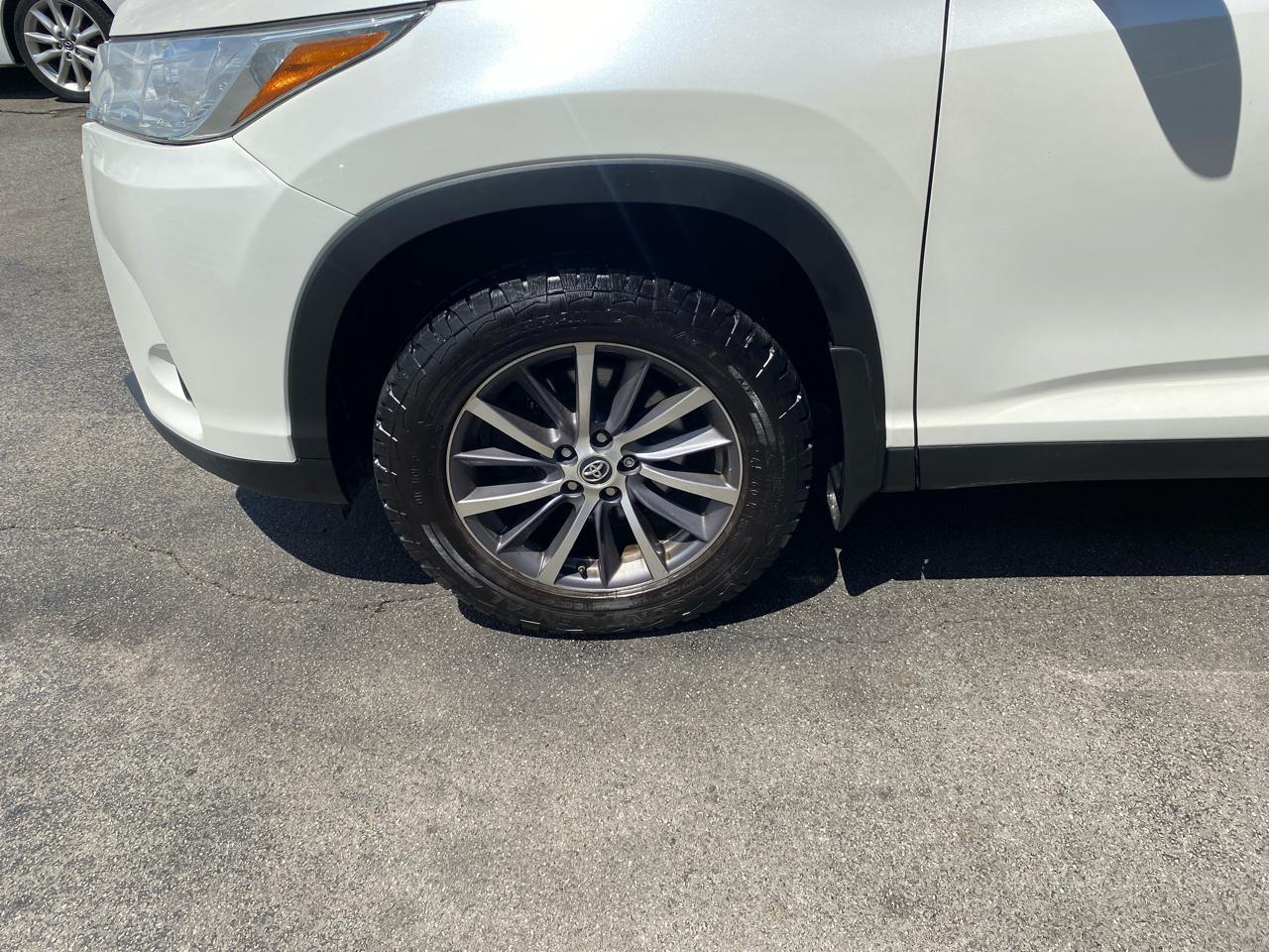 Toyota Highlander XLE AWD V6 2019