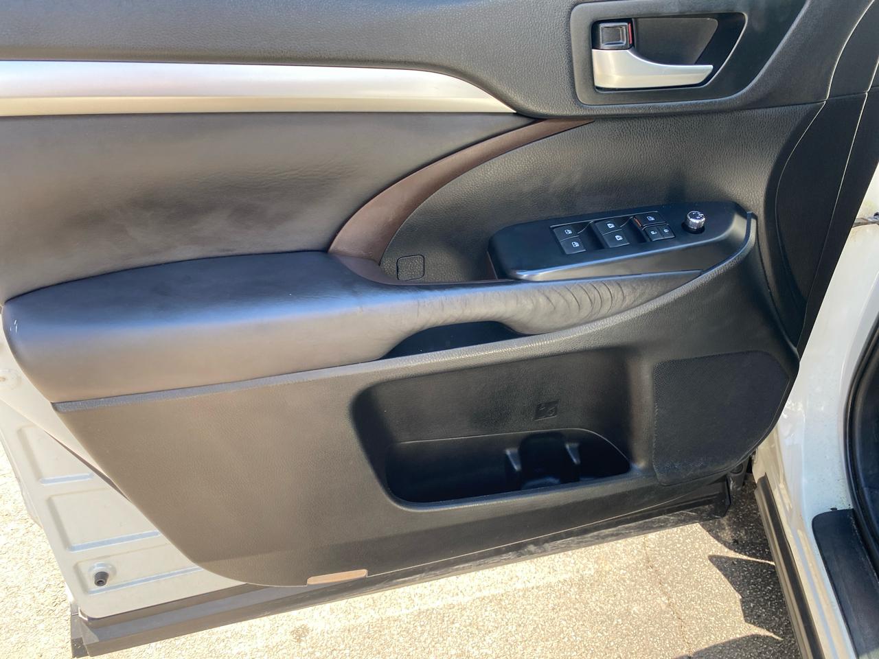 Toyota Highlander XLE AWD V6 2019