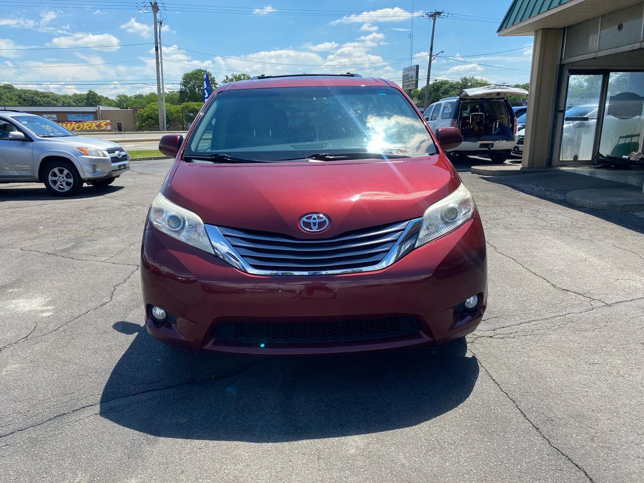 Toyota Sienna XLE Premium 5D Wagon 7 Pass AWD 2015