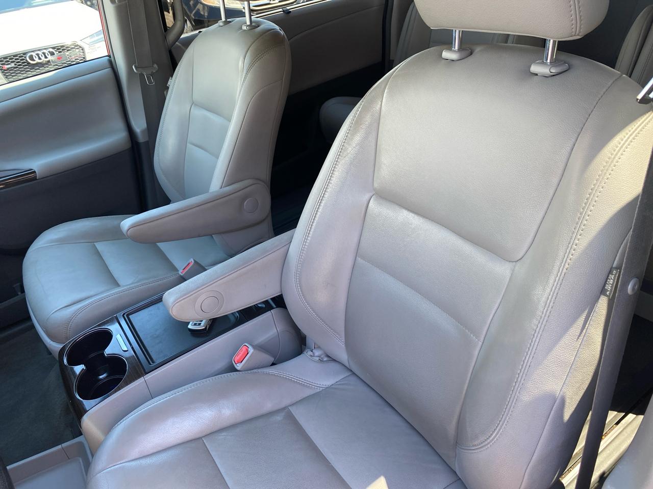 Toyota Sienna XLE Premium 5D Wagon 7 Pass AWD 2015