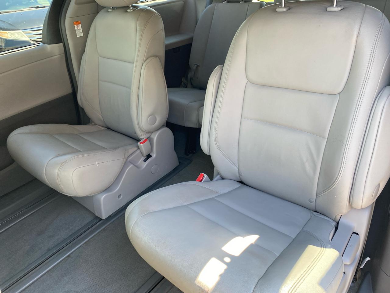 Toyota Sienna XLE Premium 5D Wagon 7 Pass AWD 2015