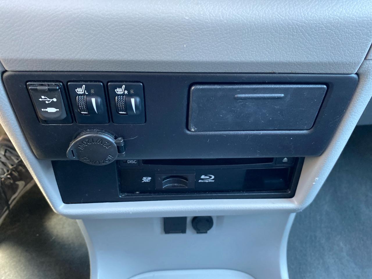 Toyota Sienna XLE Premium 5D Wagon 7 Pass AWD 2015