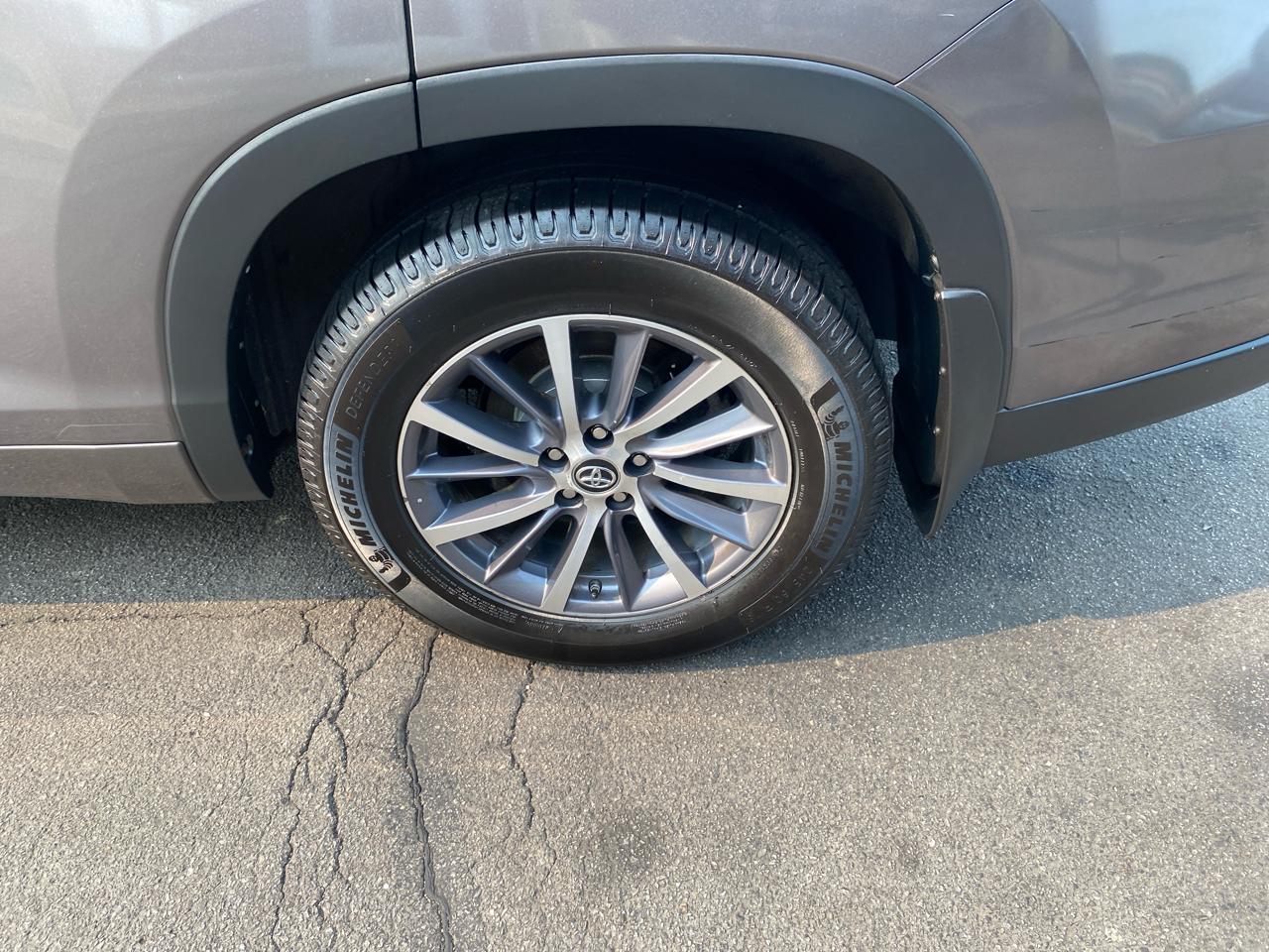 Toyota Highlander XLE AWD V6 2017