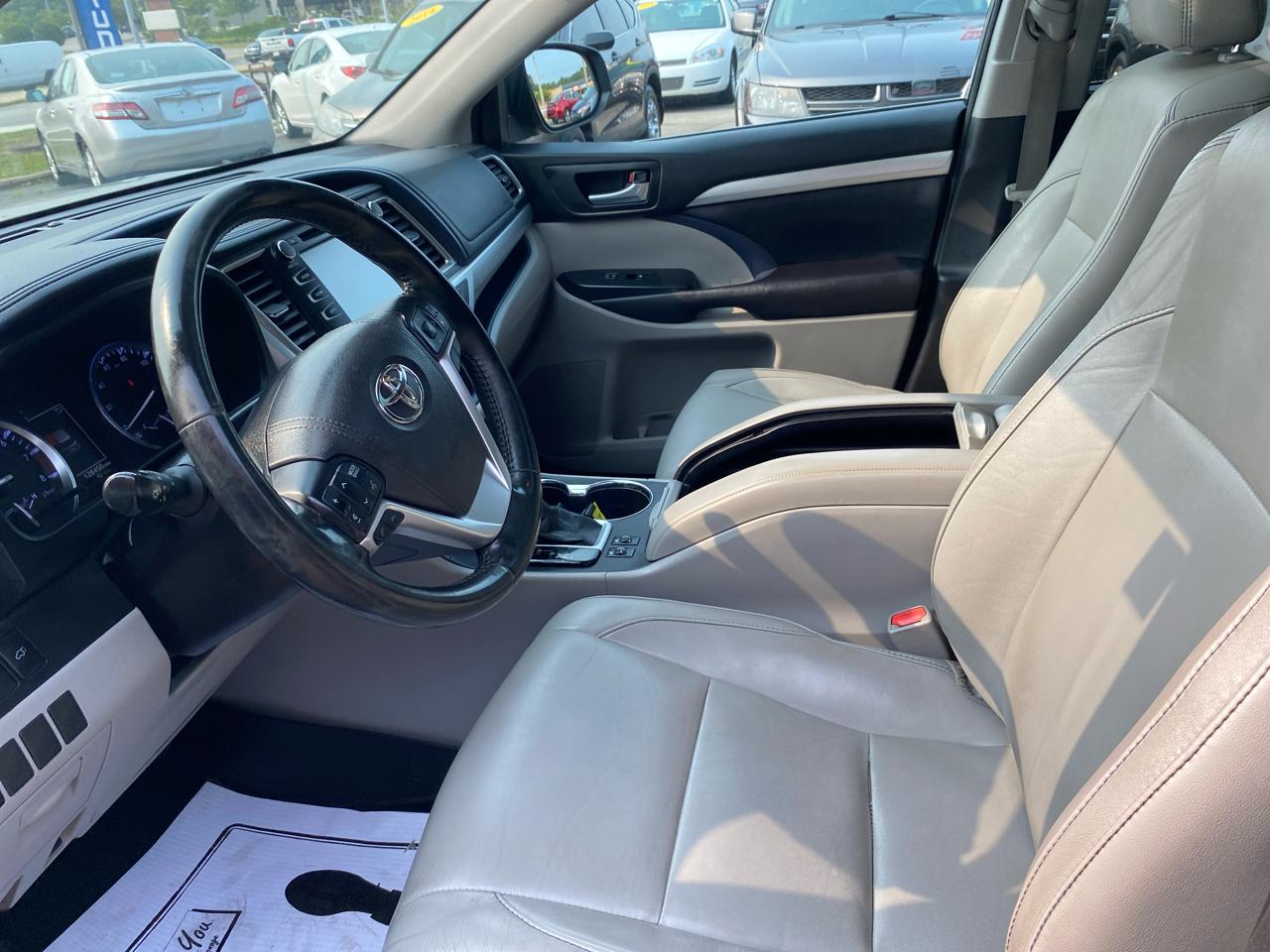 Toyota Highlander XLE AWD V6 2017