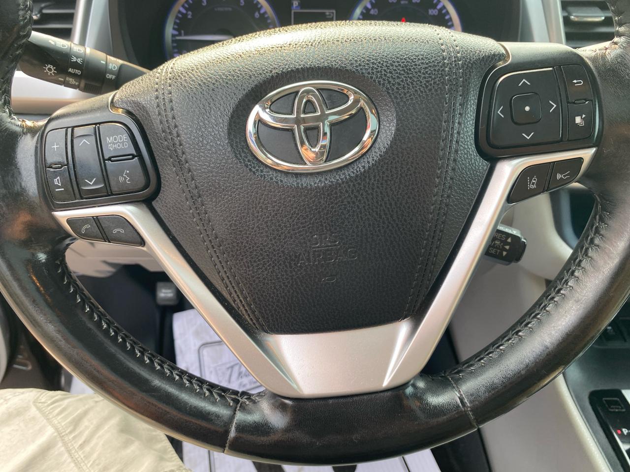 Toyota Highlander XLE AWD V6 2017
