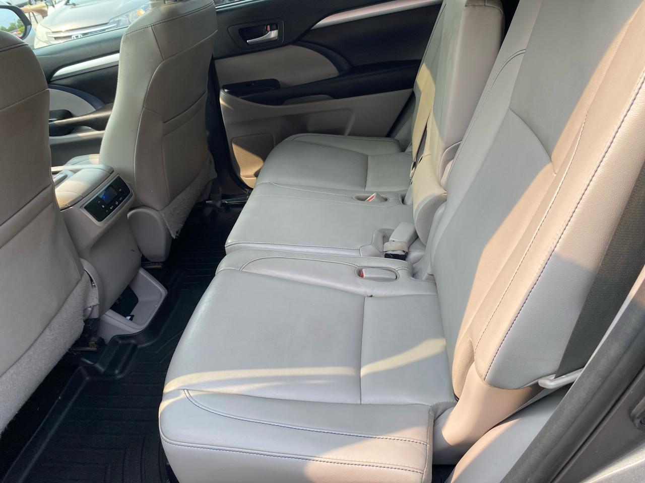Toyota Highlander XLE AWD V6 2017