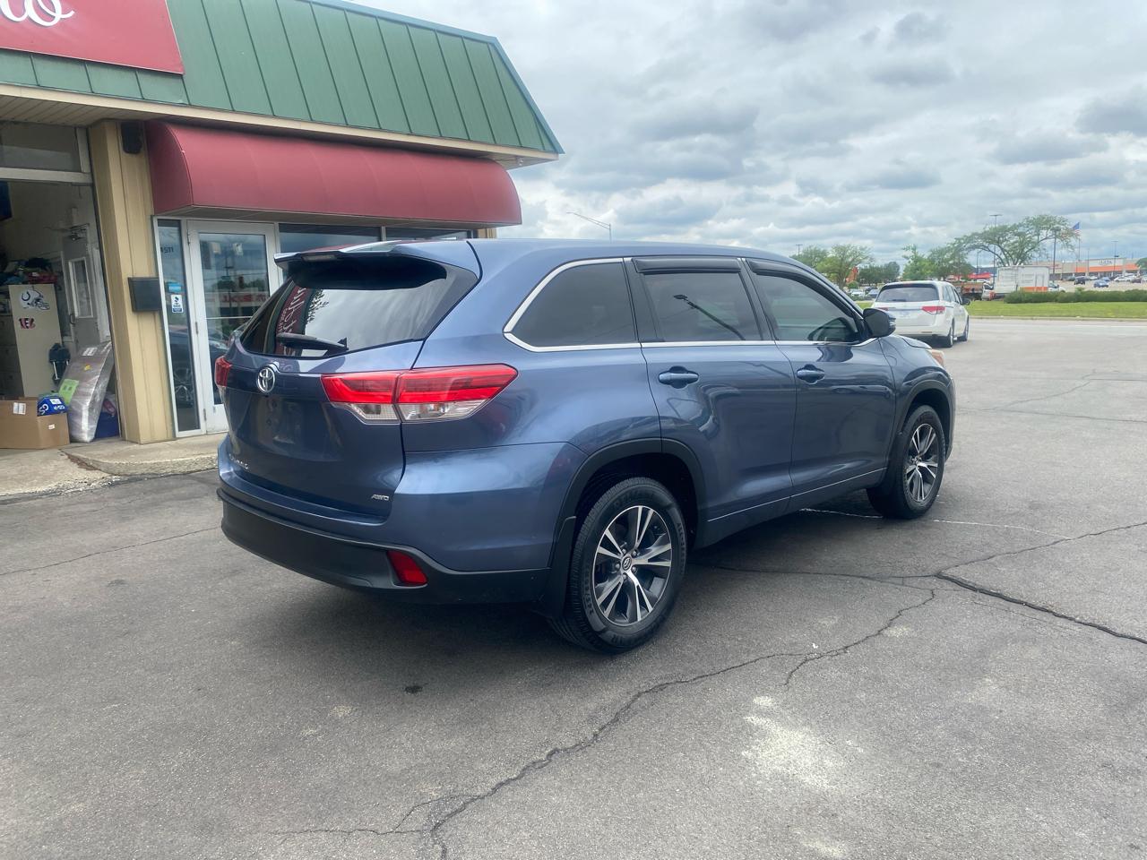 Toyota Highlander LE Plus AWD V6 2017