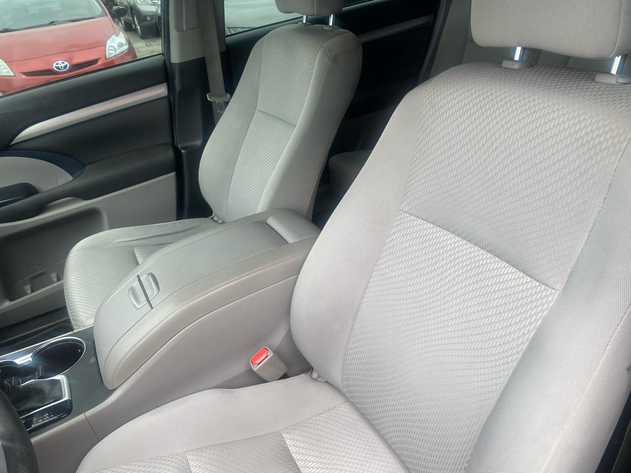 Toyota Highlander LE Plus AWD V6 2017