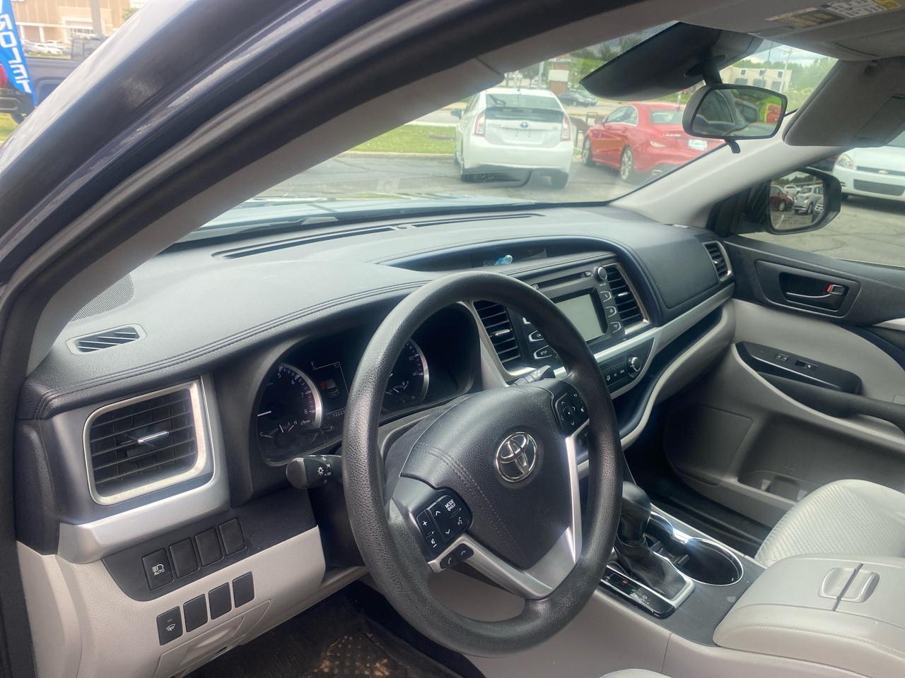Toyota Highlander LE Plus AWD V6 2017