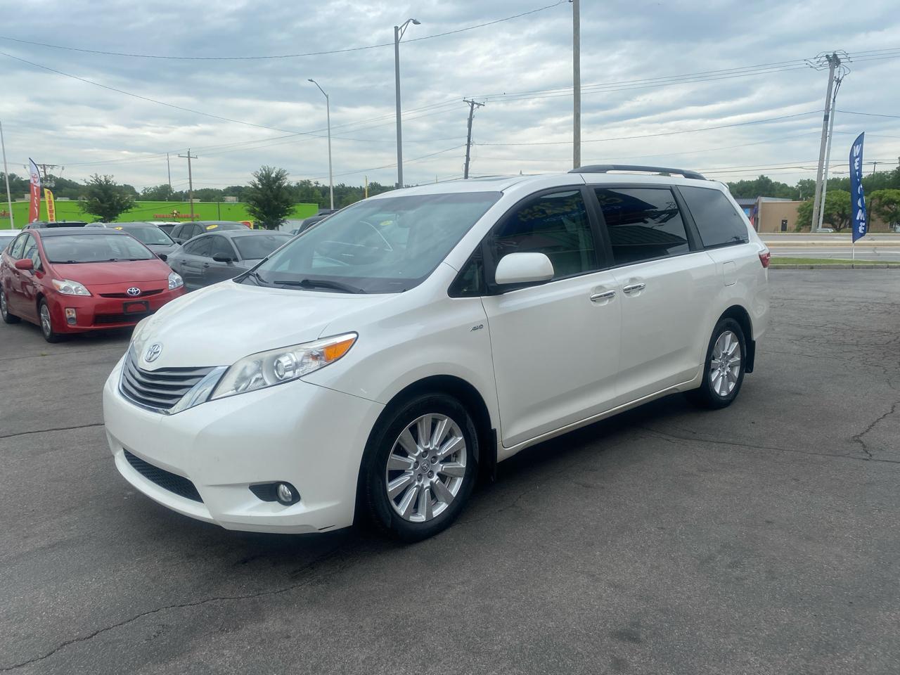 Toyota Sienna XLE 7-Passenger AWD 2017