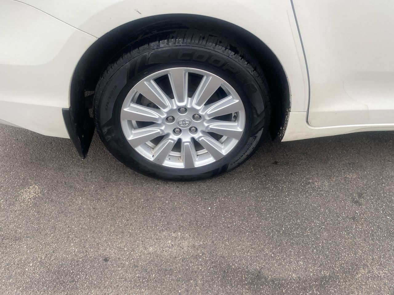 Toyota Sienna XLE 7-Passenger AWD 2017