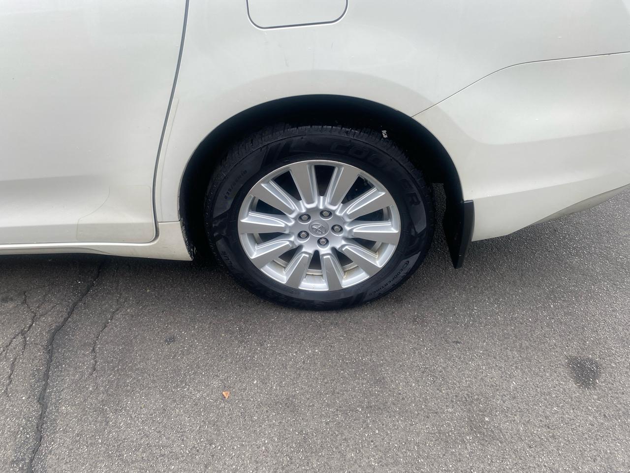 Toyota Sienna XLE 7-Passenger AWD 2017
