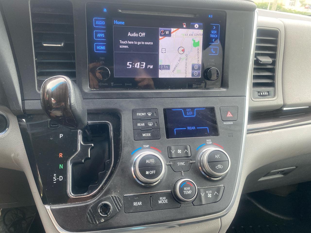 Toyota Sienna XLE 7-Passenger AWD 2017