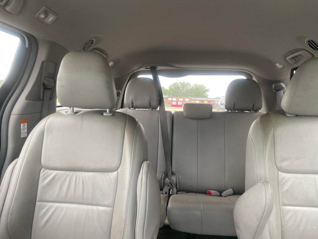 Toyota Sienna XLE 7-Passenger AWD 2017