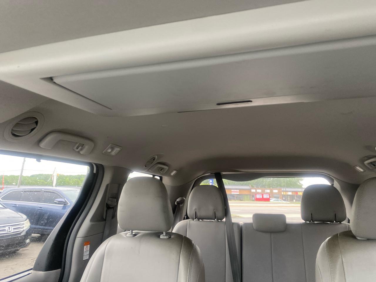 Toyota Sienna XLE 7-Passenger AWD 2017