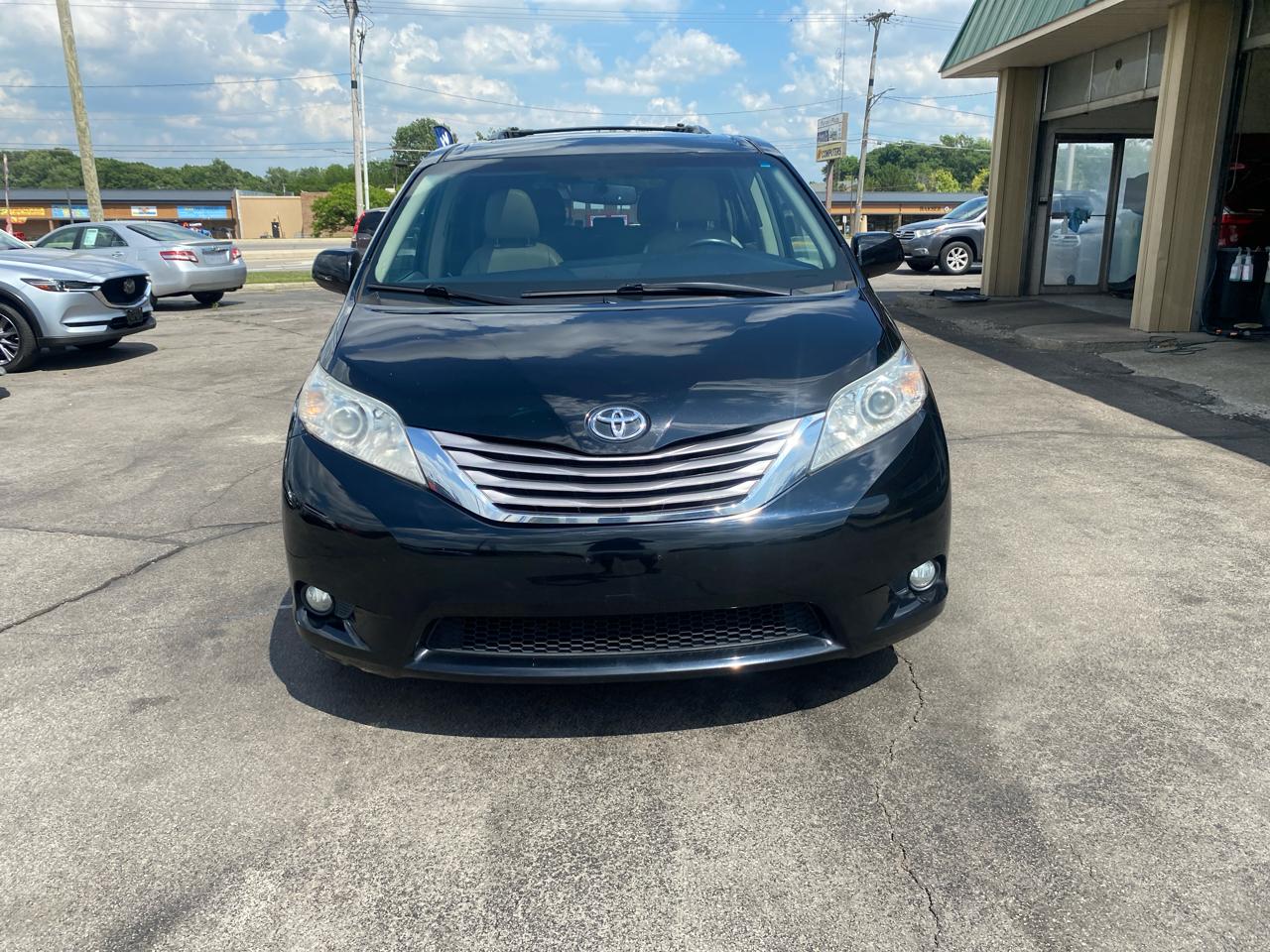 Toyota Sienna XLE 7-Passenger AWD 2017