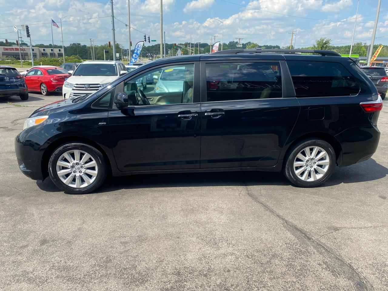 Toyota Sienna XLE 7-Passenger AWD 2017