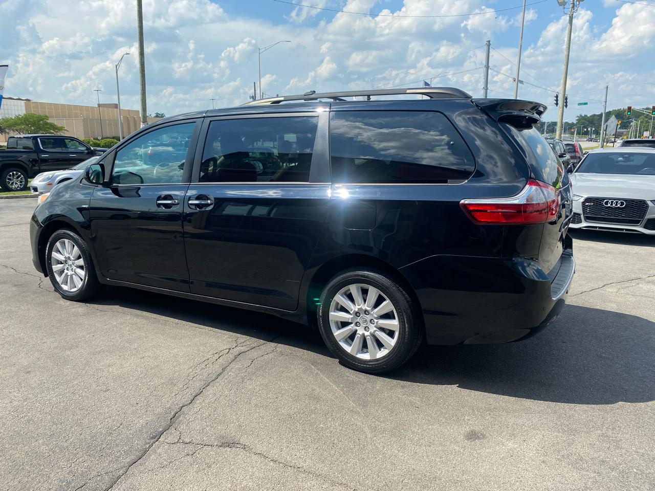 Toyota Sienna XLE 7-Passenger AWD 2017