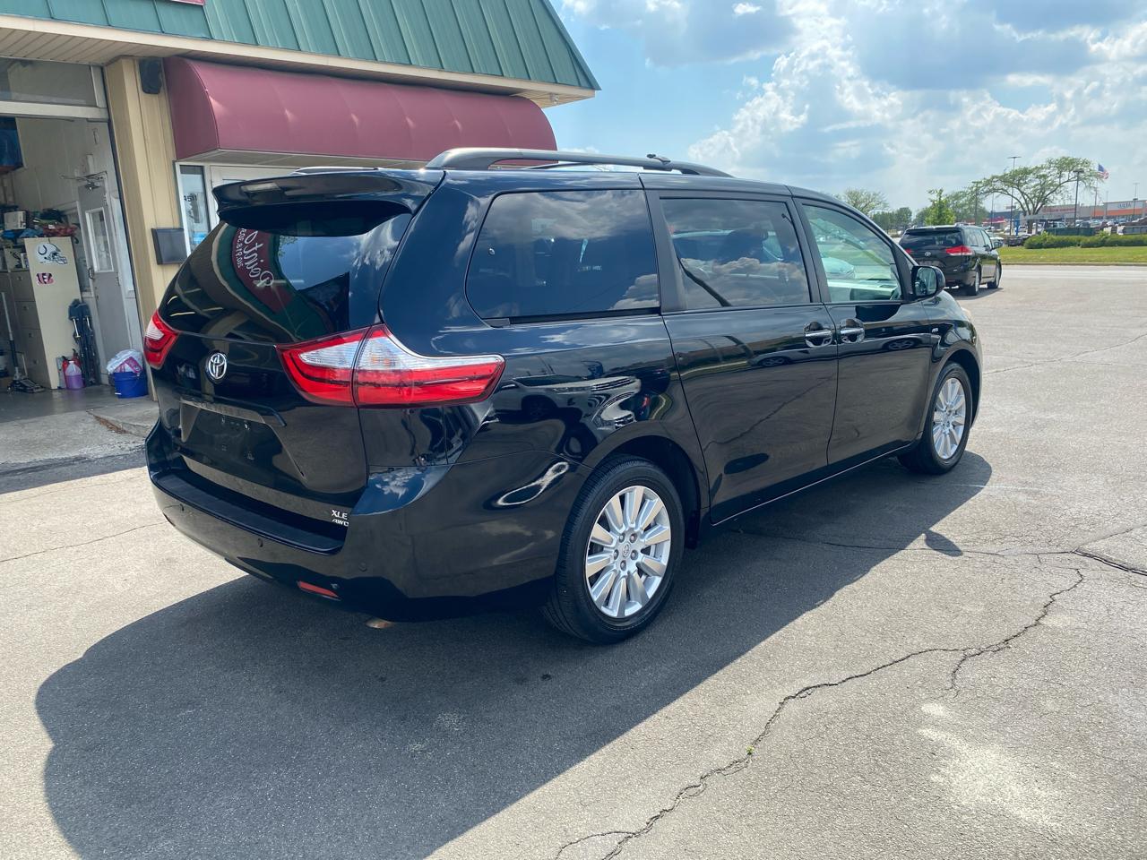Toyota Sienna XLE 7-Passenger AWD 2017