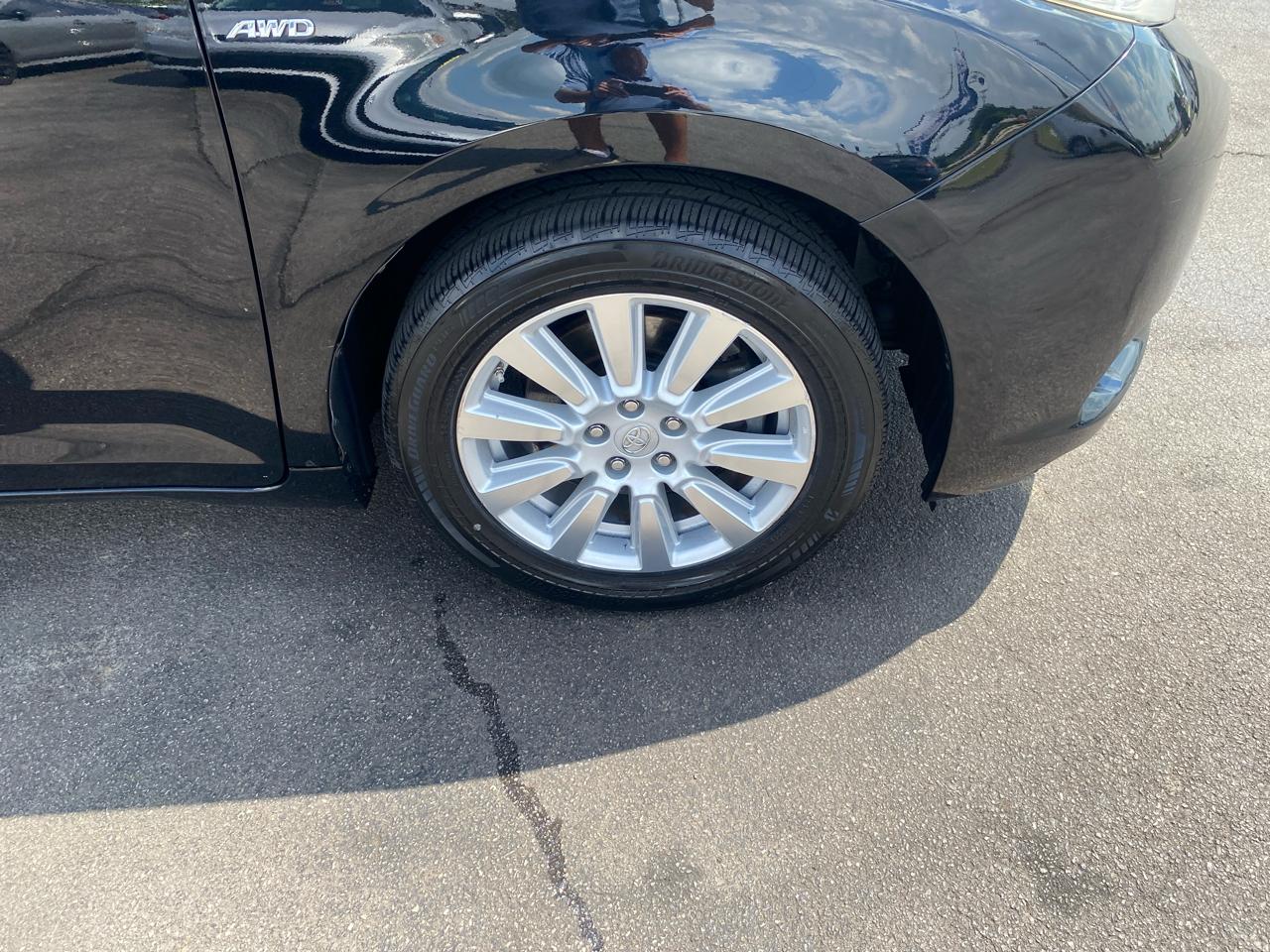 Toyota Sienna XLE 7-Passenger AWD 2017
